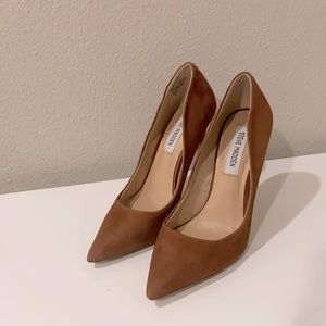 Steve Madden Cognac Suede Pumps